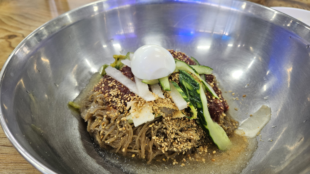 Wanggopbaegi naengmyeon (왕곱배기 냉면) 2