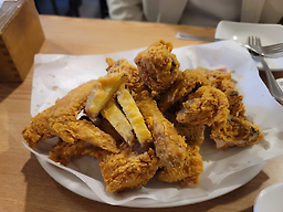 참참치킨&호프 성수점 사진 2