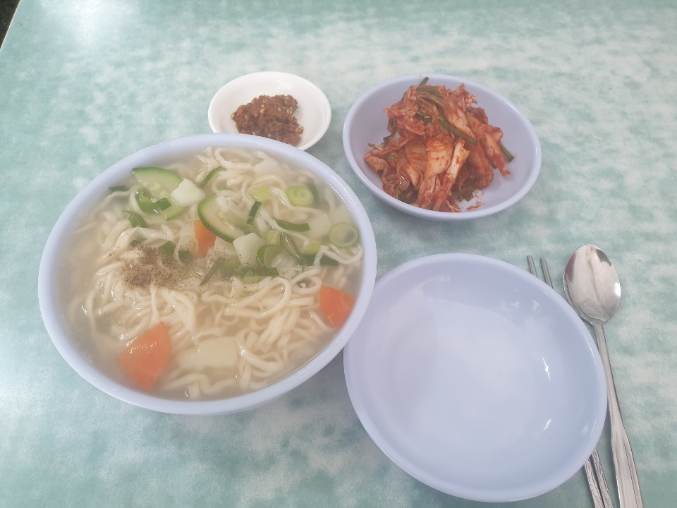 Somunnansonkalguksu (소문난손칼국수) 2