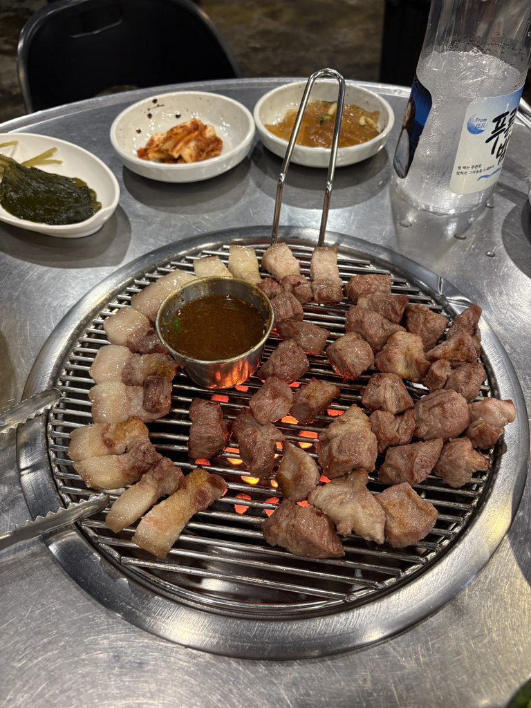 꽃돼지연탄구이 사진 3