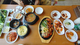윤자네초가집 2
