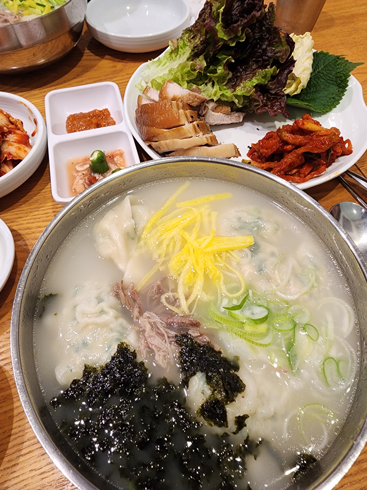 Myeongdongkalguksu (명동칼국수) 2