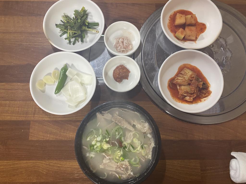 Jungangdwaejijip (중앙돼지집) 1
