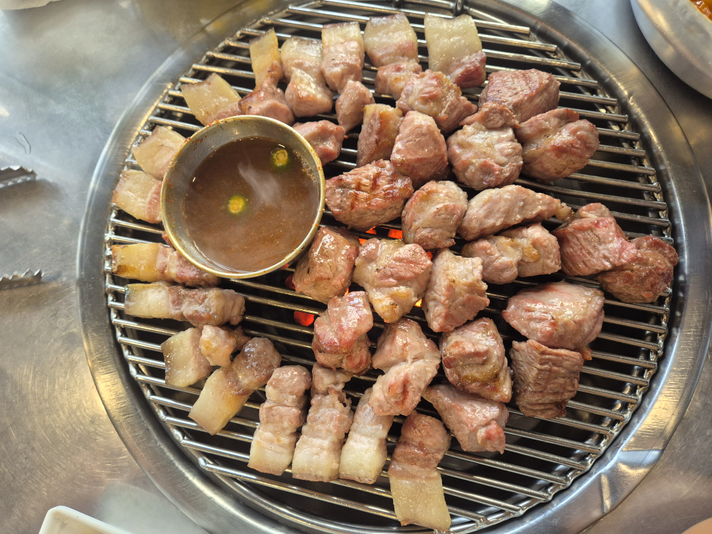 꽃돼지연탄구이 사진 2