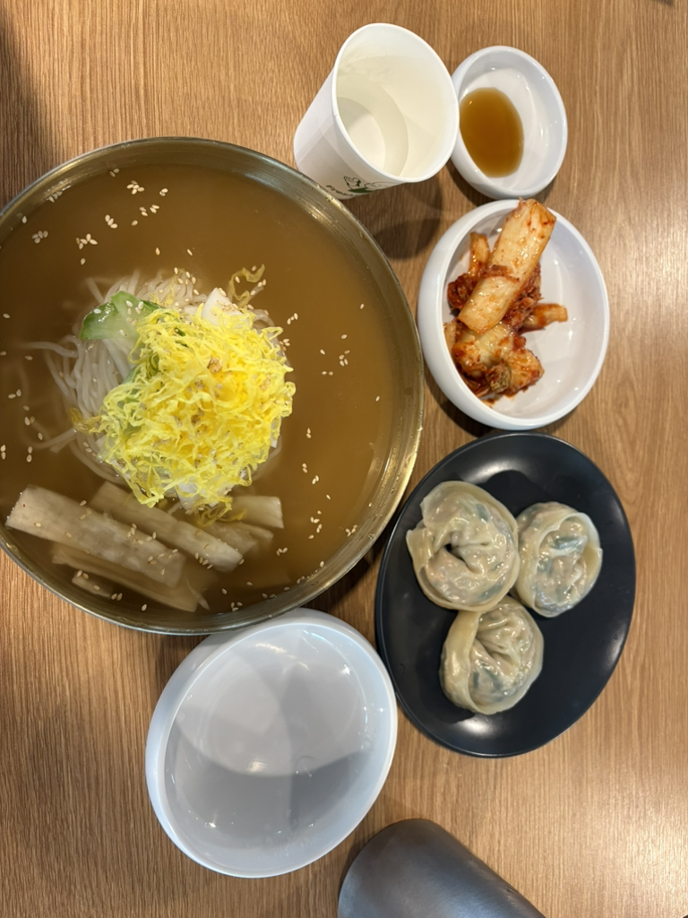 가로수길 행복한 만두 칼국수 대표 사진