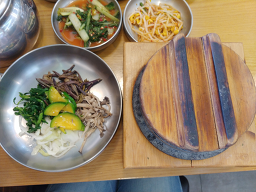Gonjigonjinamtongjeom (곤지곤지남통점) 2