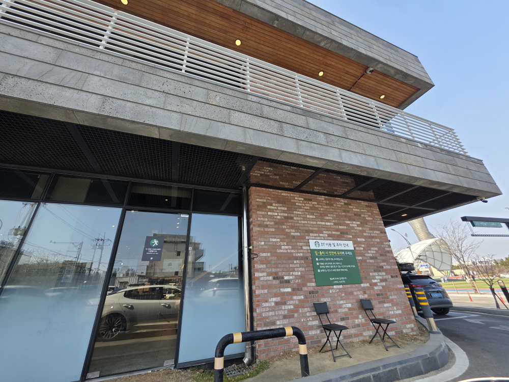스타벅스 속초DT점 주차장