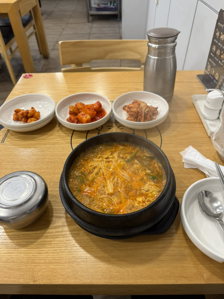 Jihohanbangsamgyetang (지호한방삼계탕) 3