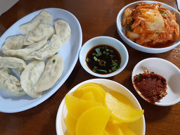Golmokkalguksu (골목칼국수) 2