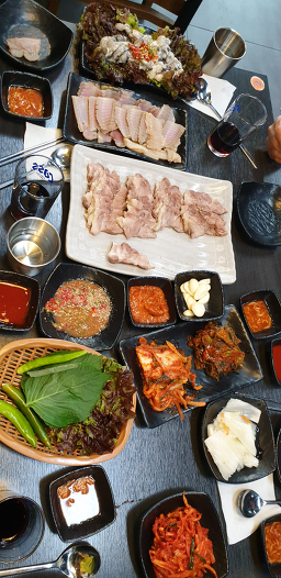 Changsindongbossamjokbal (창신동보쌈족발) 1