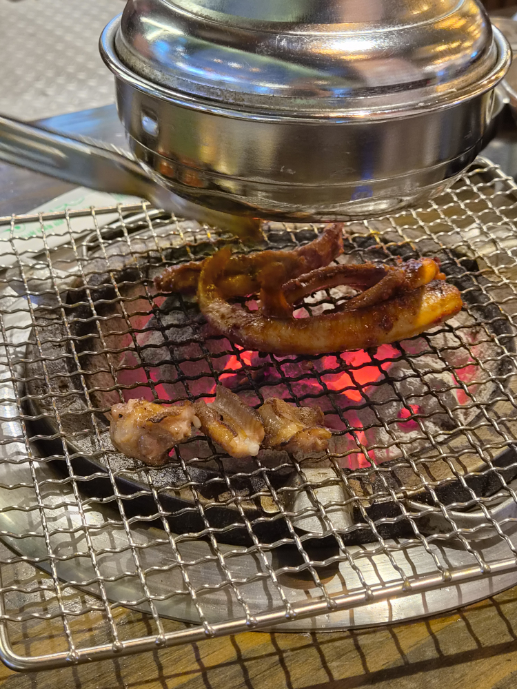 Hwangjesutbulkkomjangeojjukkumi (황제숯불꼼장어쭈꾸미) 2