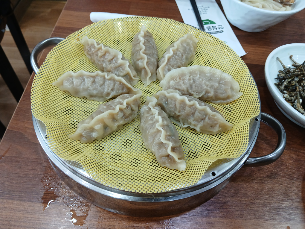 Kkotgepumeundak (꽃게품은닭) 3