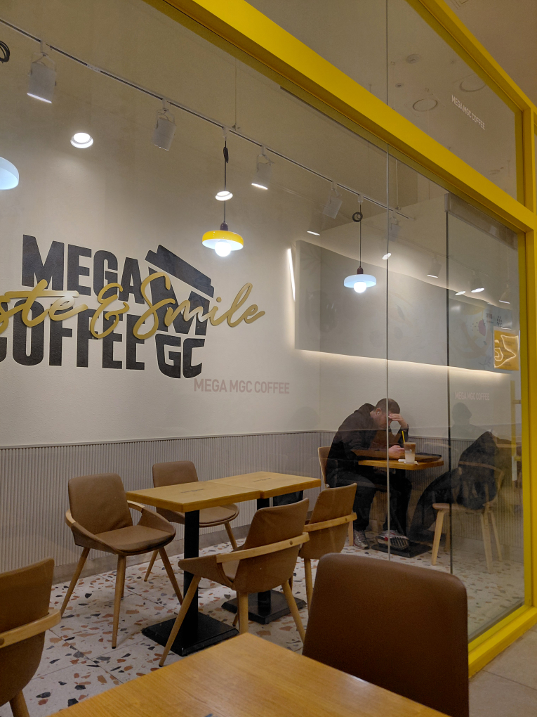 Megaemjissikeopiyongsan (메가엠지씨커피용산) 1