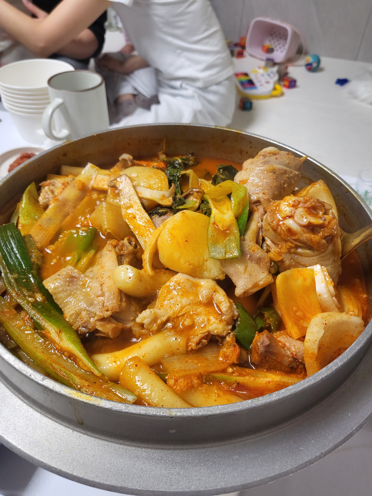 Keunsonbudaejjigaedakdoritang (큰손부대찌개닭도리탕) 2