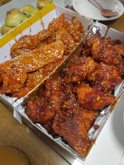 Pyeongnidongchillidongsunetongdak (평리동칠리동수네통닭) 1