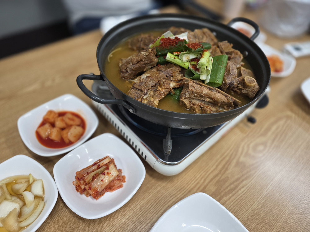 옛날에시골집얼큰이24시뼈해장국 장안점 사진 2