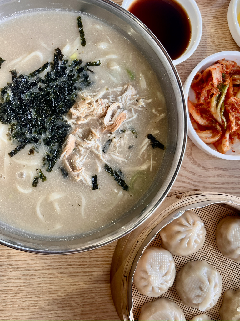 Hyeonpungdakkalguksu (현풍닭칼국수) 2