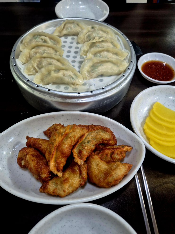 Hyangwonmandu (향원만두) 2