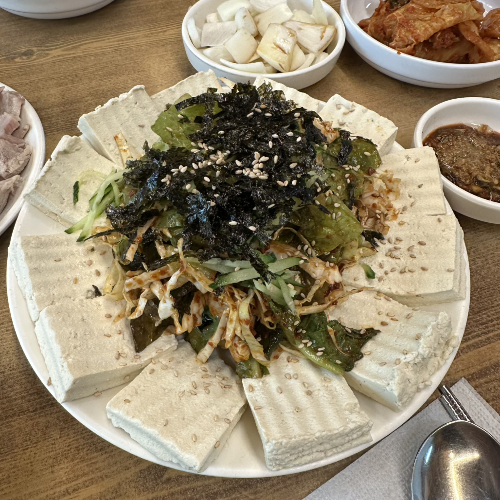 Donggokyetnalsonkalguksu (동곡옛날손칼국수) 3