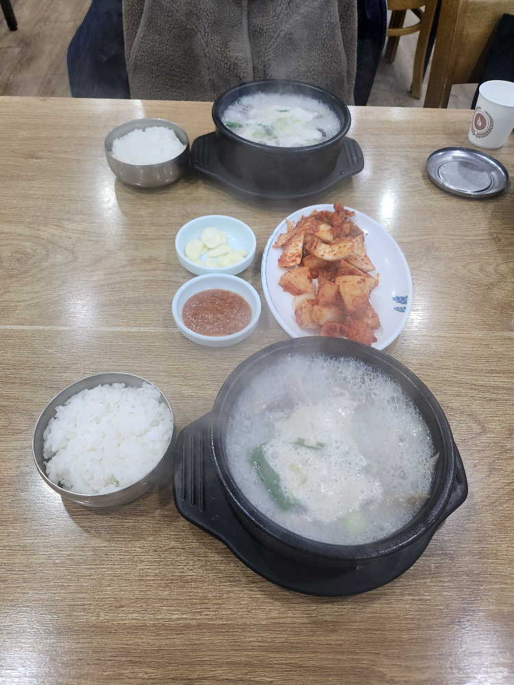 Bangguritojongsundaeguk (방구리토종순대국) 3