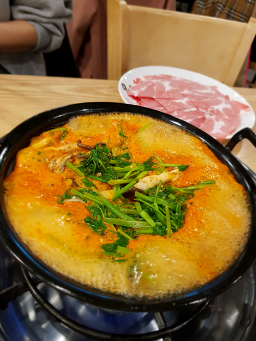 Deungchonsyabeukalguksu (등촌샤브칼국수) 3