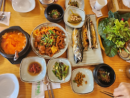 Chulleongdariwelbinggeongangssambap (출렁다리웰빙건강쌈밥) 2