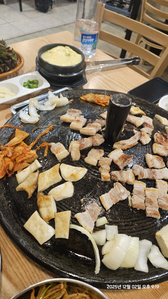 푸짐한 삼겹살 사진 6