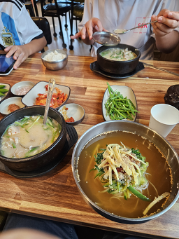 3.3국밥전문점 2