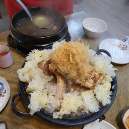 Gupneunsamgyetangsikryochanmi (굽는삼계탕식료찬미) 1