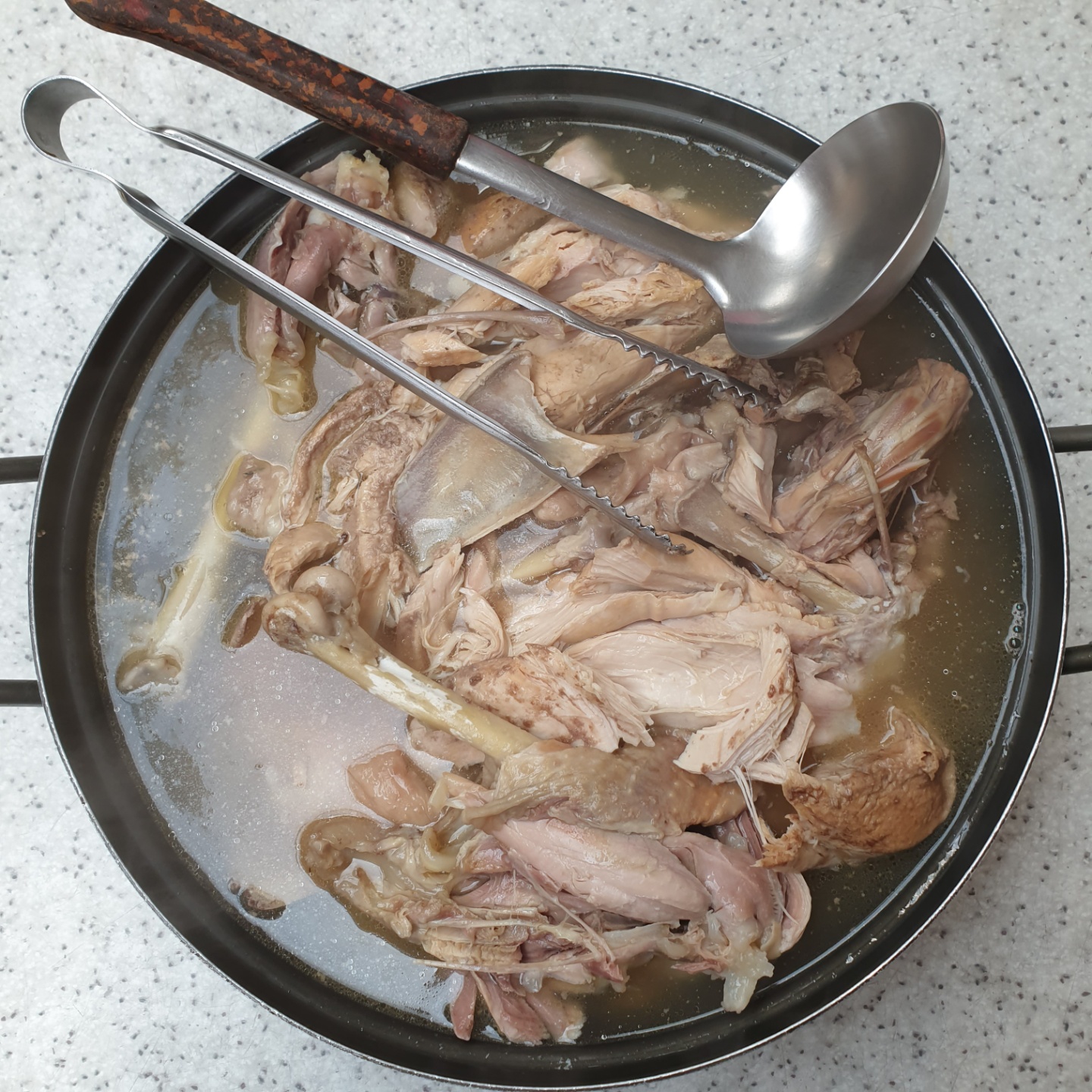 Gamasotsanjanggadeun (가마솥산장가든) 1