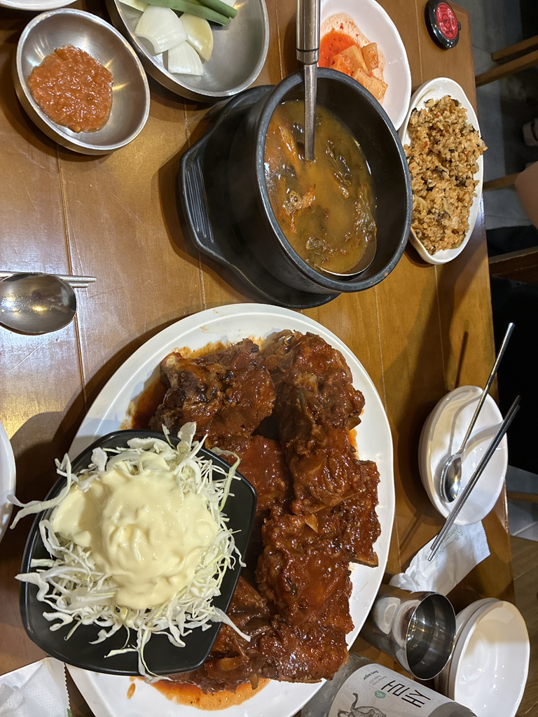 신동궁 감자탕뼈숯불구이 명동직영점 대표 사진