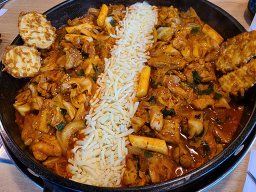 Hongchuncheonchijeudakgalbi guriyeokjeom (홍춘천치즈닭갈비 구리역점) 2