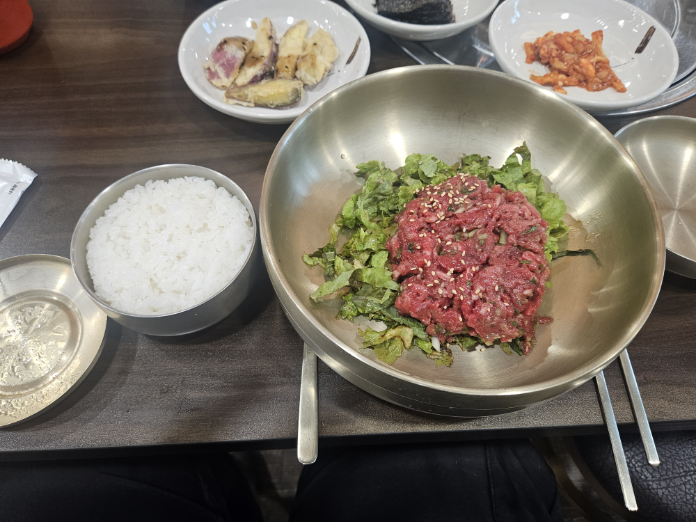 Gangnamhanusikyuksikdang (강남한우식육식당) 3