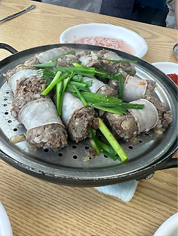 Ilmidwaejigukbap (일미돼지국밥) 3