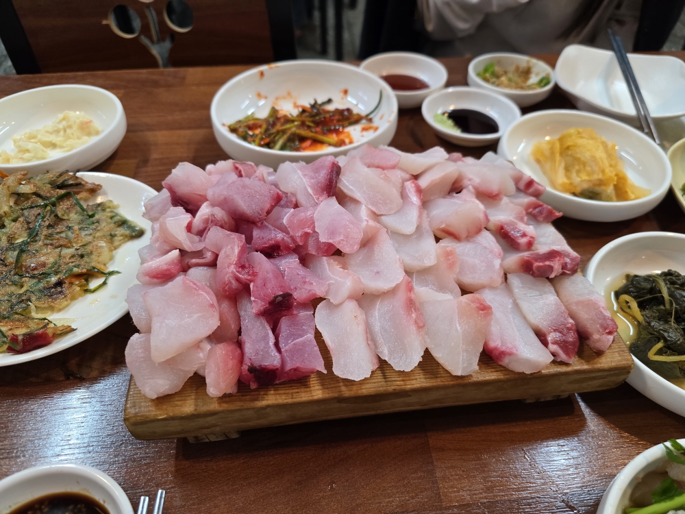 Seoneomaeul (선어마을) 2