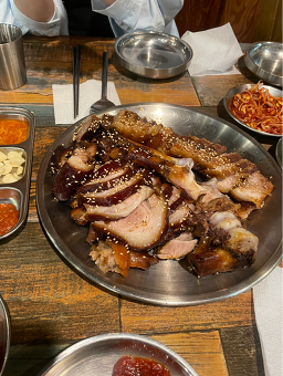 Gangtongjokbal (강통족발) 1