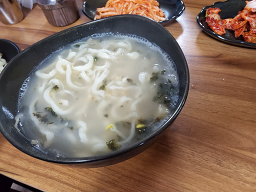Kongjwipatkalguksu (콩쥐팥칼국수) 3