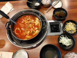 여유돼지X한양김치찌개 선정릉점 대표 사진