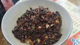 Myeongpumsutawangsonjjajang (명품수타왕손짜장) 2