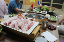 Dwaejisekki (돼지세끼) 3