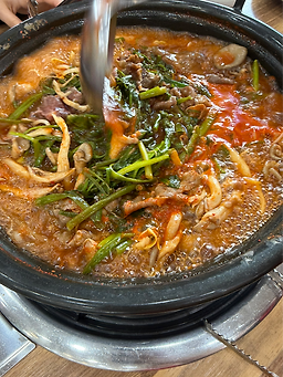 Deungchonsyabeukalguksu (등촌샤브칼국수) 2