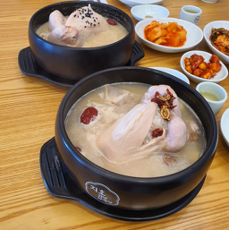 Jihohanbangsamgyetang (지호한방삼계탕) 3