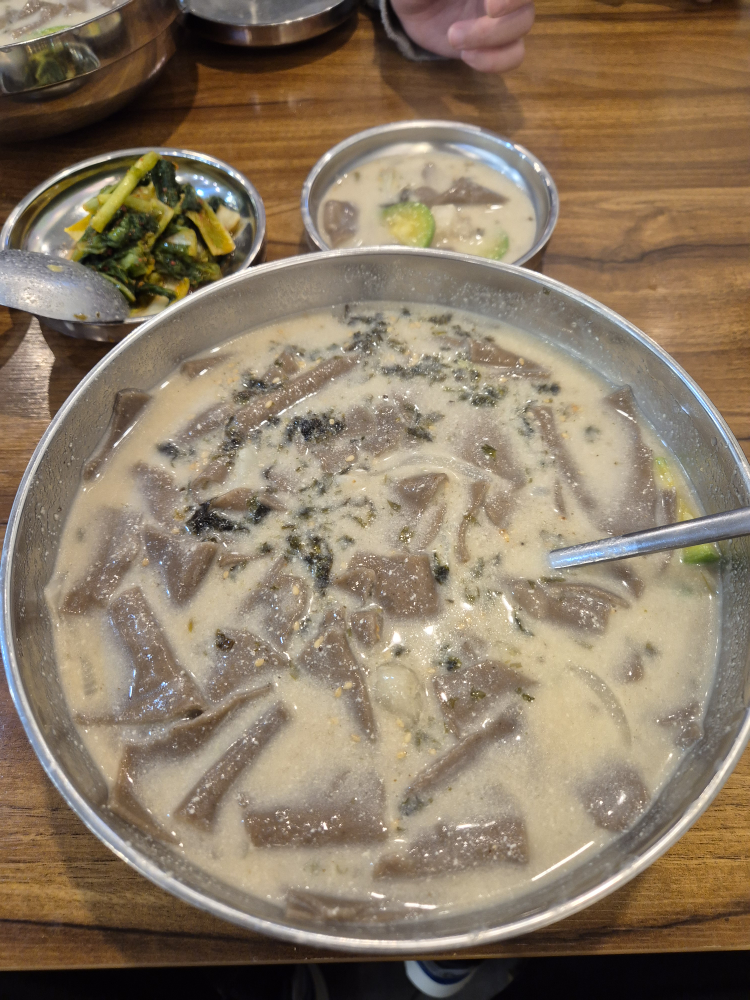 Junggyedongmemiljemyeonso (중계동메밀제면소) 1