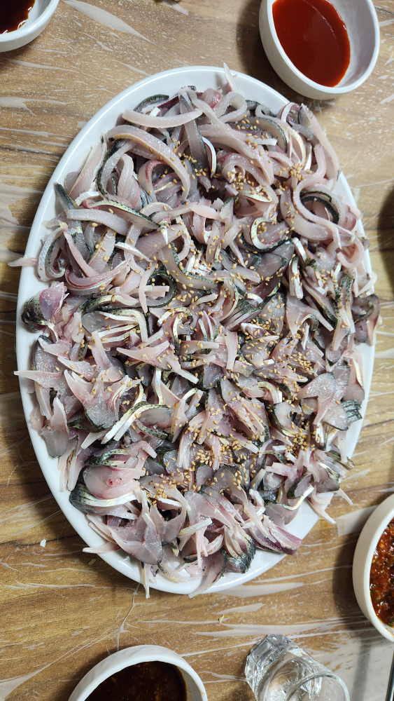 Nammyeonchojanghoetjip (남면초장횟집) 1