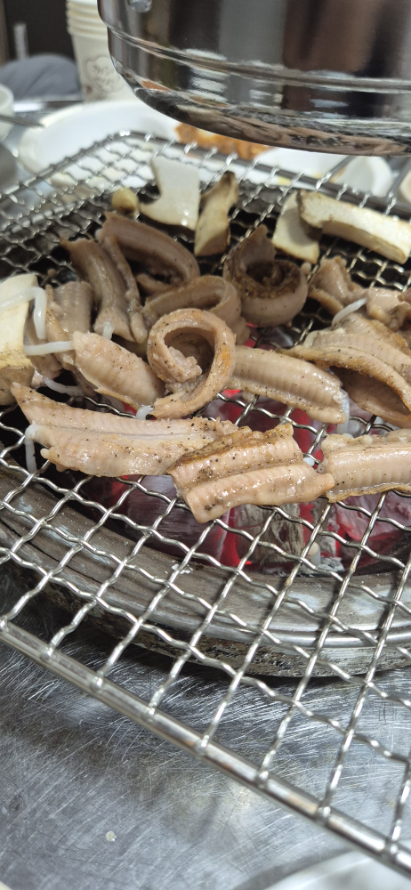 Kkomjangeosutbulgui (꼼장어숯불구이) 2