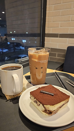 투썸플레이스 수원영통구청점 사진 3