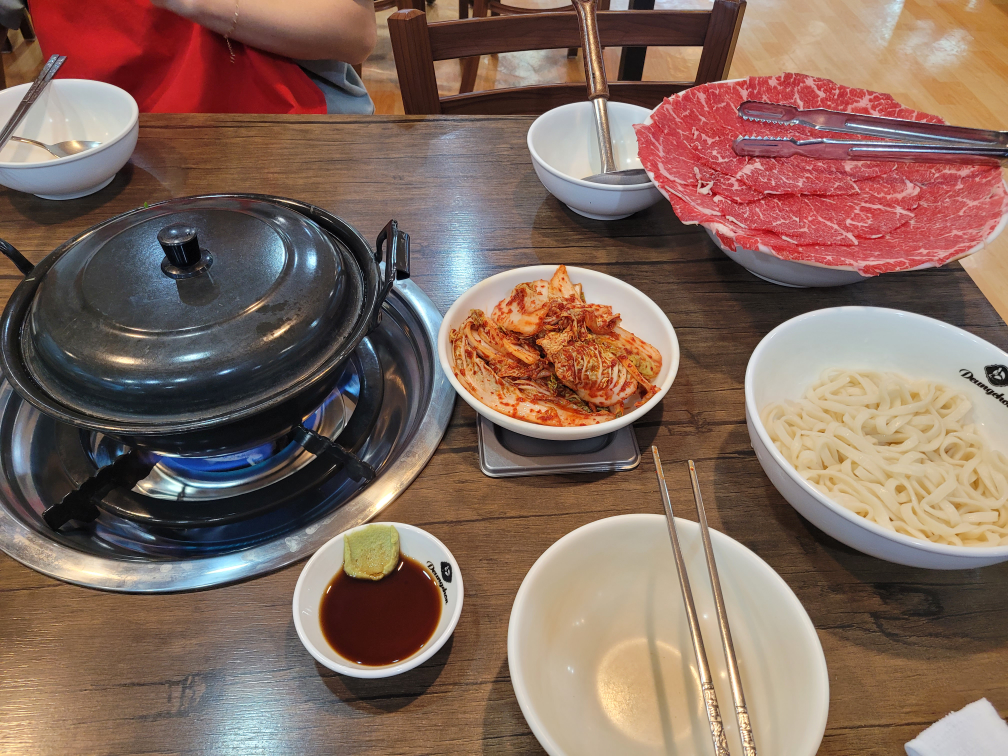 Deungchonsyabeukalguksu (등촌샤브칼국수) 2