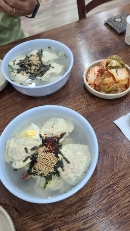 Haksaengbunsik (학생분식) 3