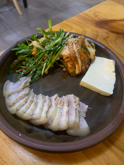 Joseonjeontongdwaejigukbap.milmyeon (조선전통돼지국밥.밀면) 3