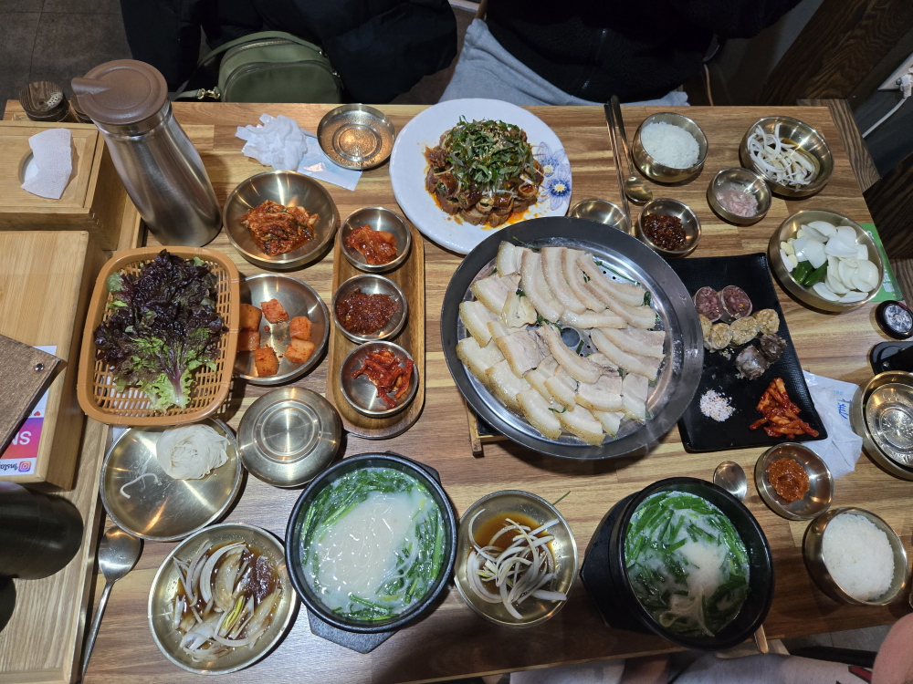 Chammotgol dwaejigukbap (참못골 돼지국밥) 3